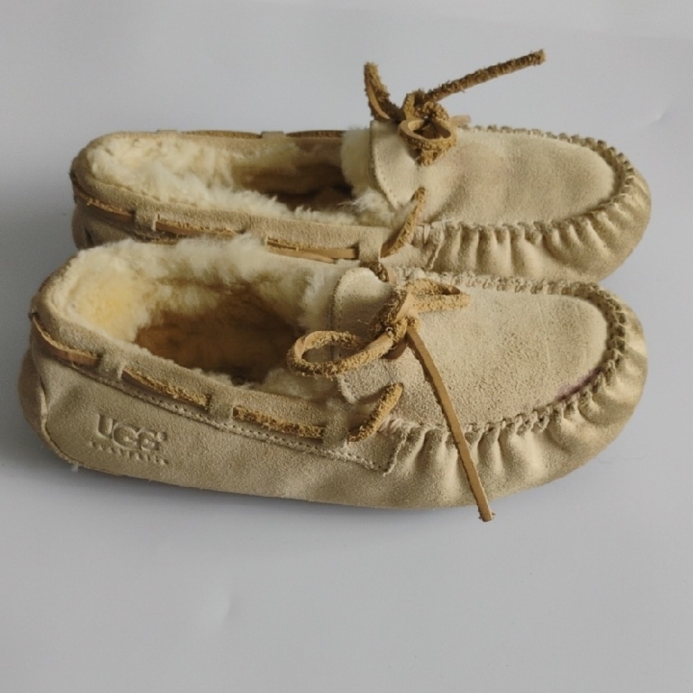 UGG Cream Moccasins with Plush Lining Soft Comfortable Slide Slippers Loafer